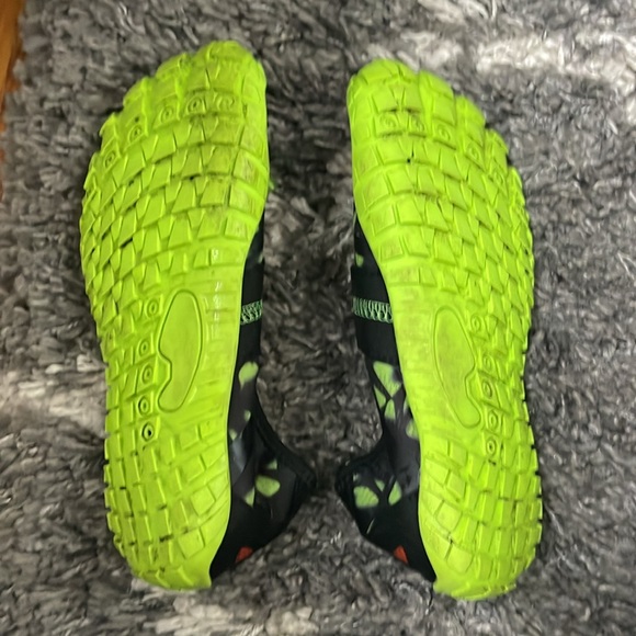 UBFEN Water Shoes for Kids- Size Euro 34 / 3 Big Kid. - Picture 3 of 3